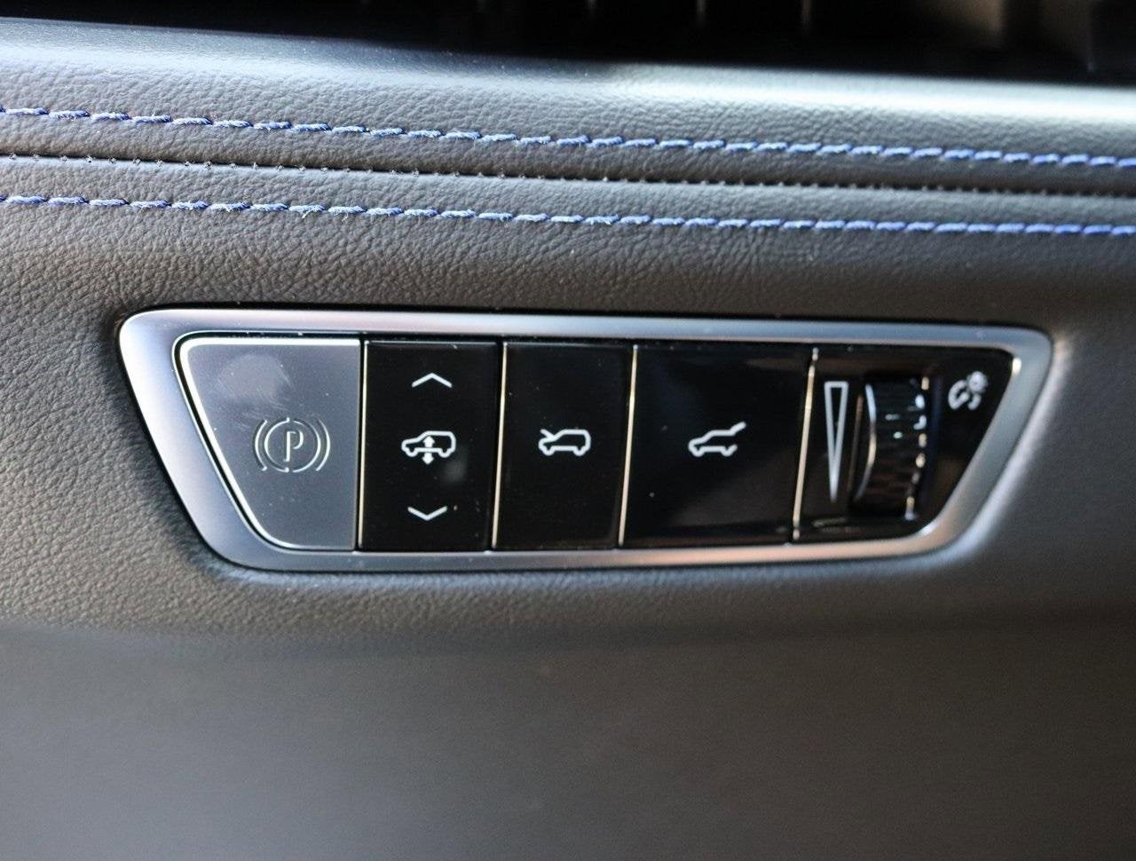 2025 Cadillac ESCALADE IQ Luxury 1