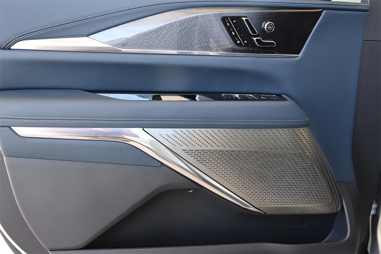 2025 Cadillac ESCALADE IQ Luxury 2