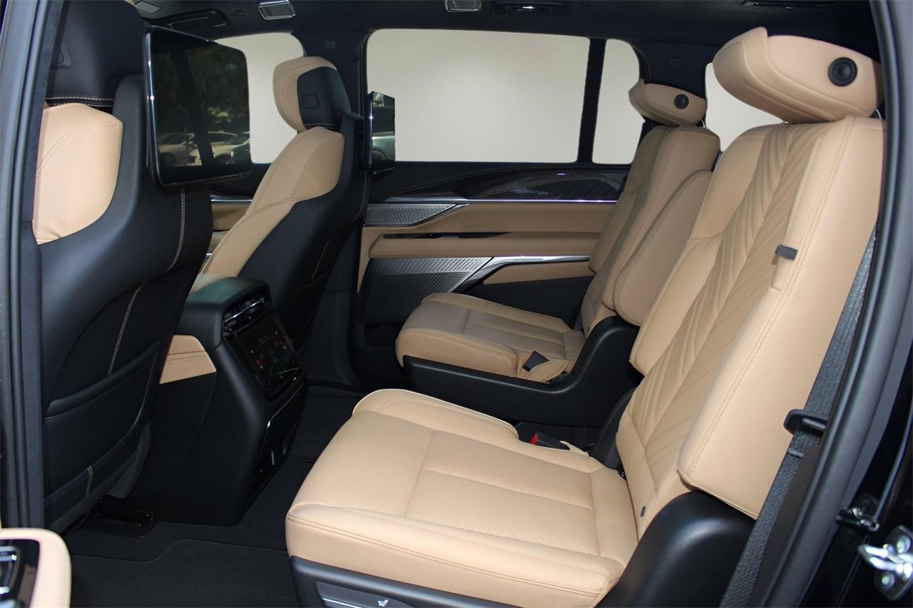 2025 Cadillac ESCALADE IQ Luxury 2