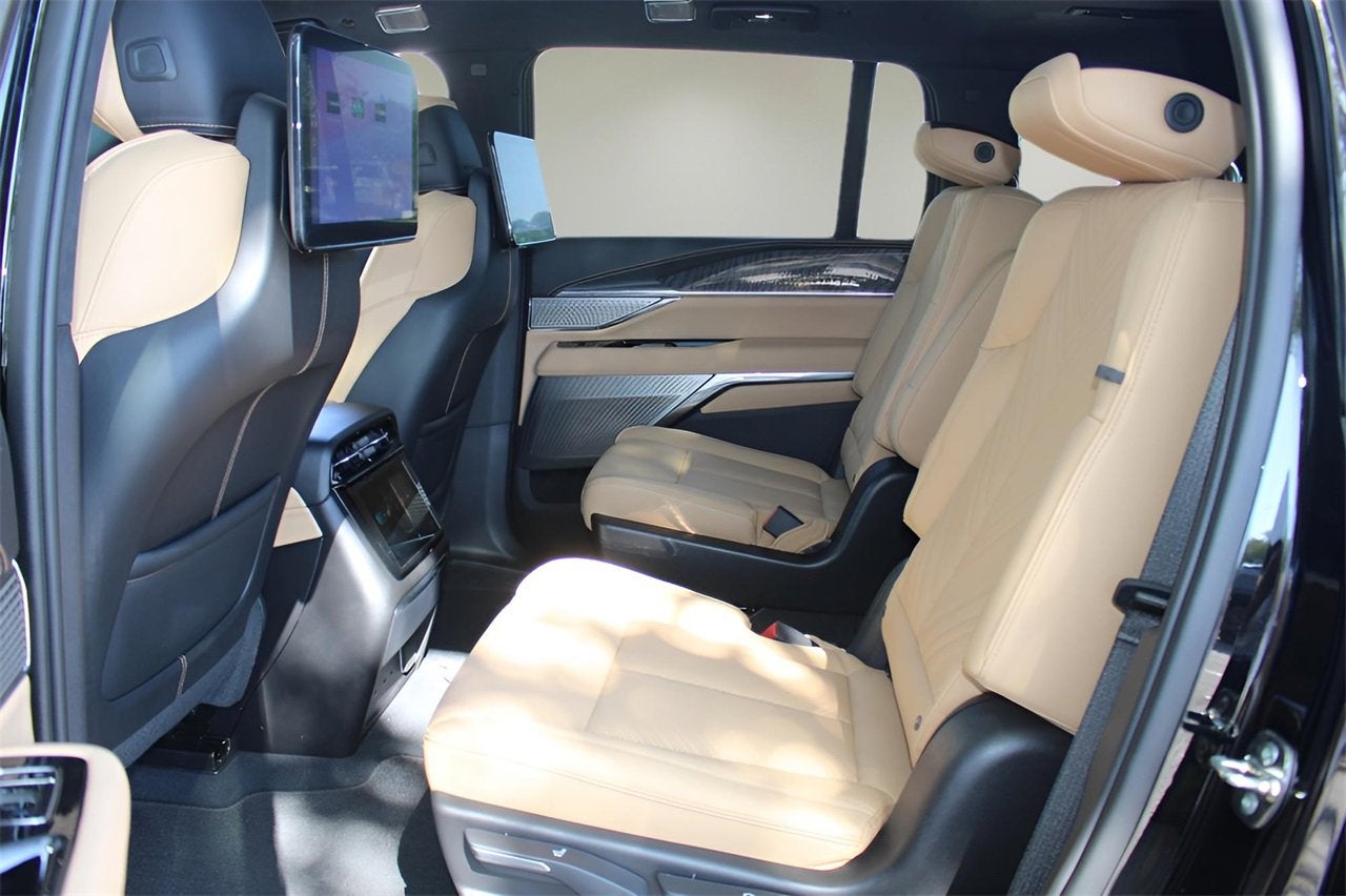 2025 Cadillac ESCALADE IQ Luxury 2