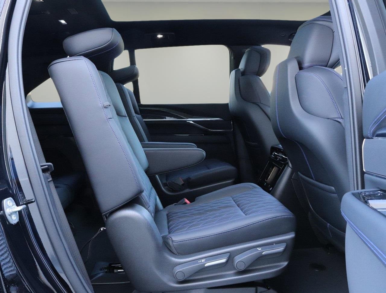 2025 Cadillac ESCALADE IQ Sport 1