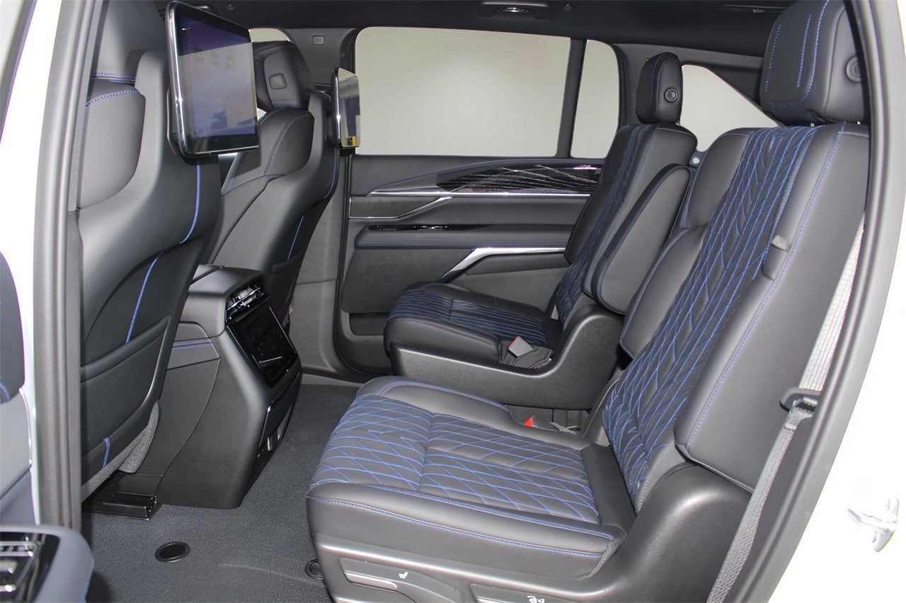 2025 Cadillac ESCALADE IQ Sport 1