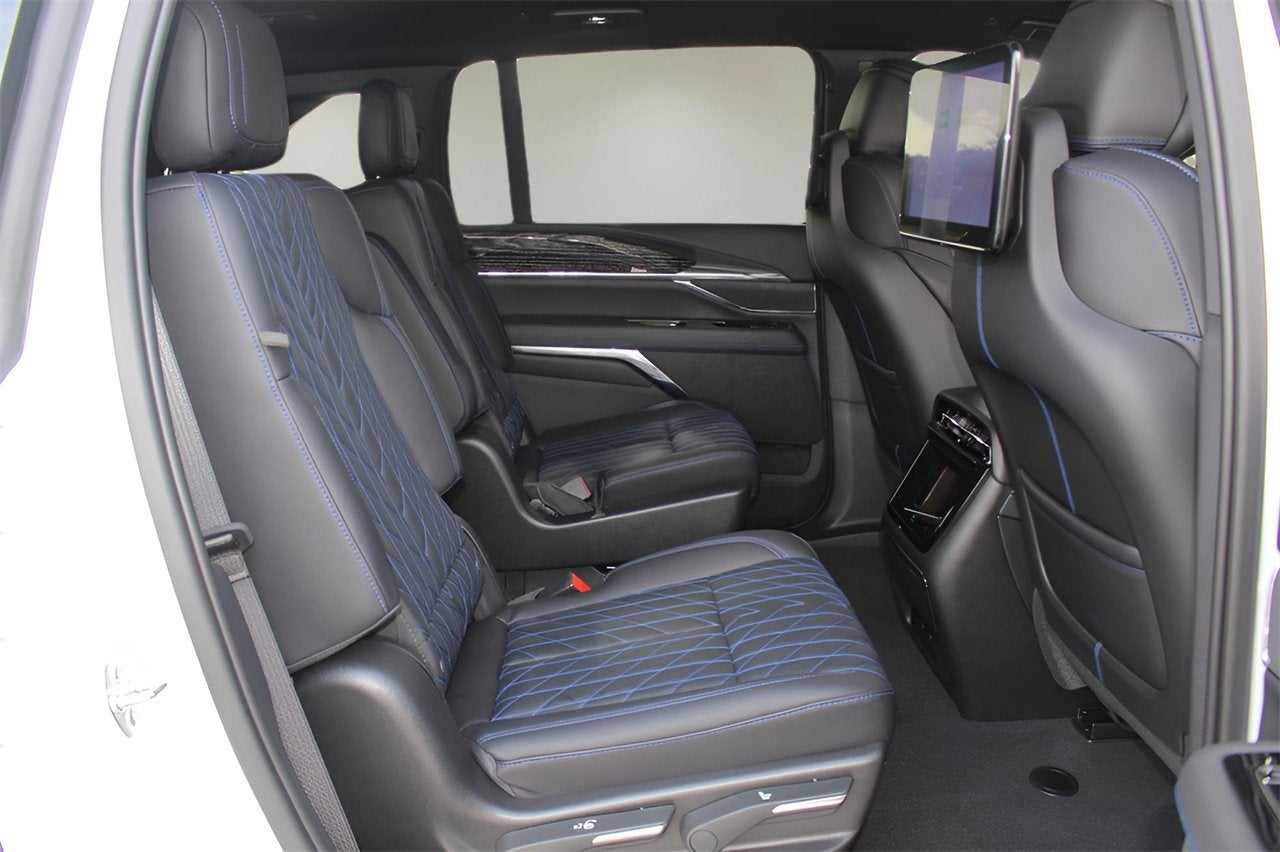 2025 Cadillac ESCALADE IQ Sport 1