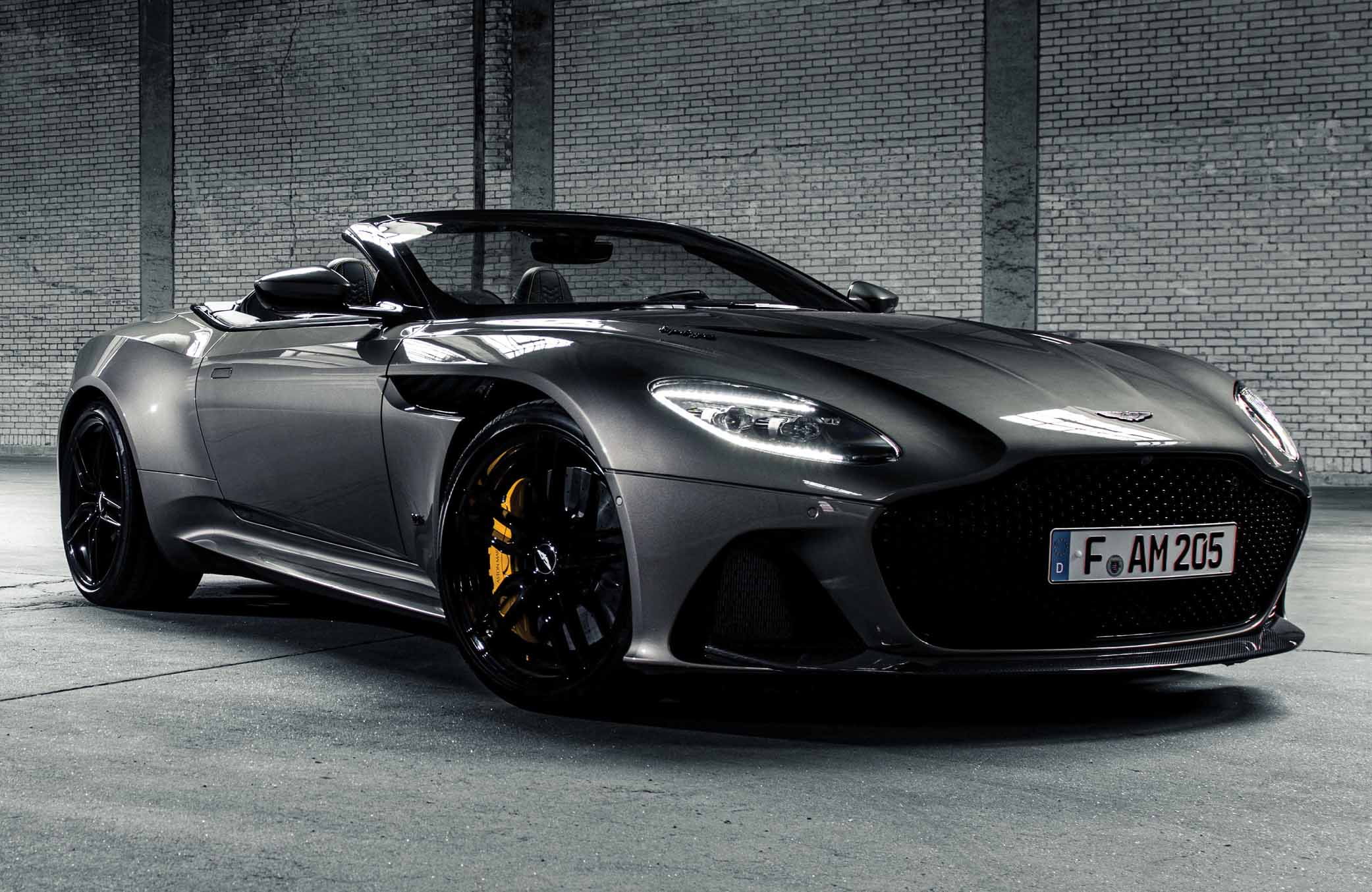 Profile Aston Martin DBS